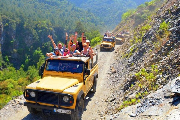 Alanya Jeep Safari Turu ile Macera ve Doğayı Keşfedin