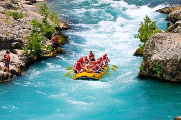 Rafting Turu ile Adrenalin ve Doğa Dolu Bir Macera
